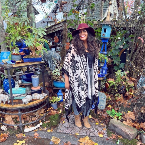 Meet your Posher, Celly - Picture 3 of 3